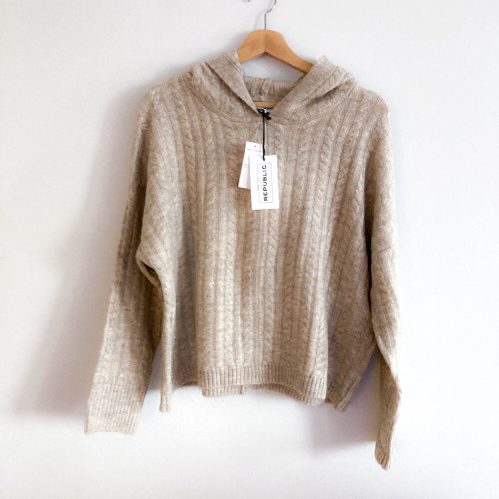 COZY CABLE KNIT SWEATER HOODIE M